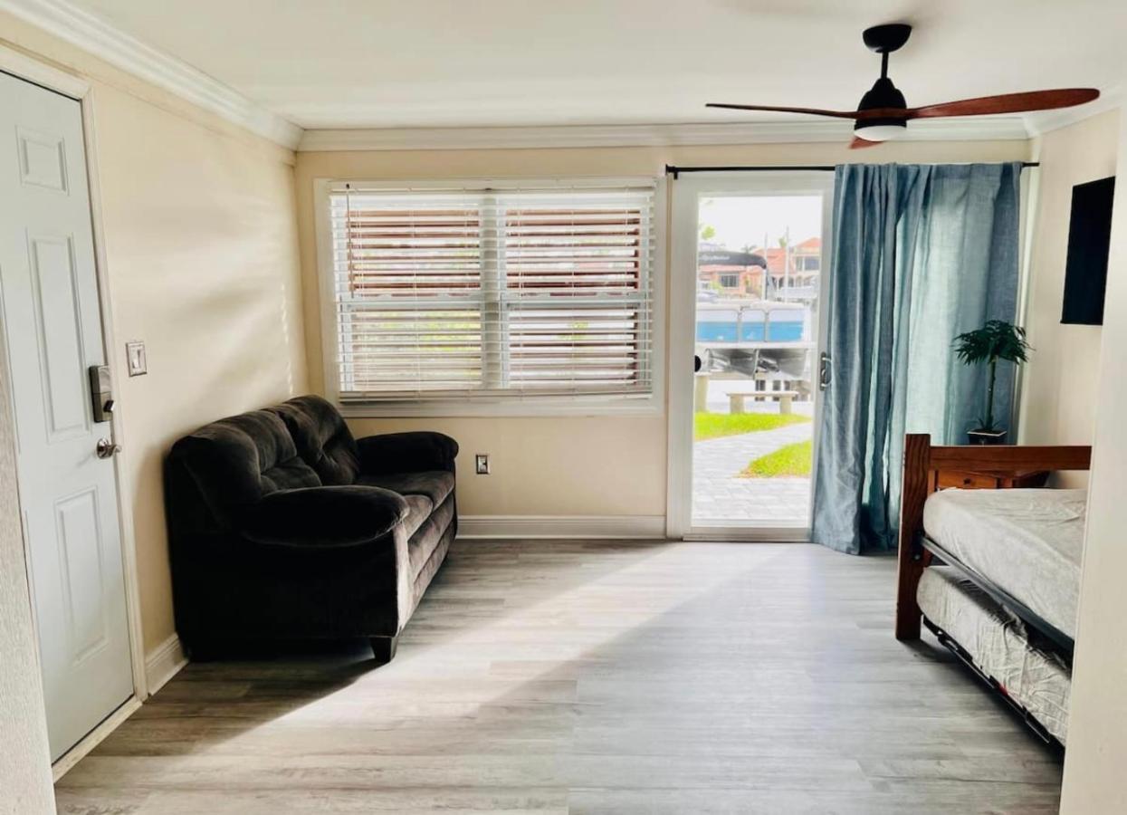 Cheerful Home With One Bedroom Cape Coral Extérieur photo